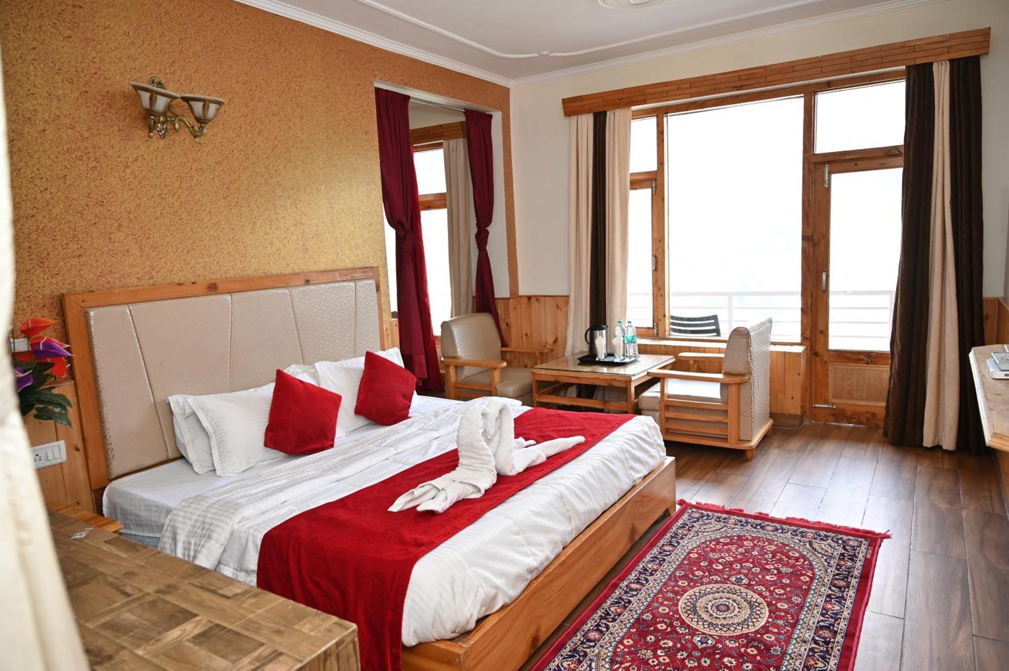 Hotel Seven Hills Manali Bagian luar foto
