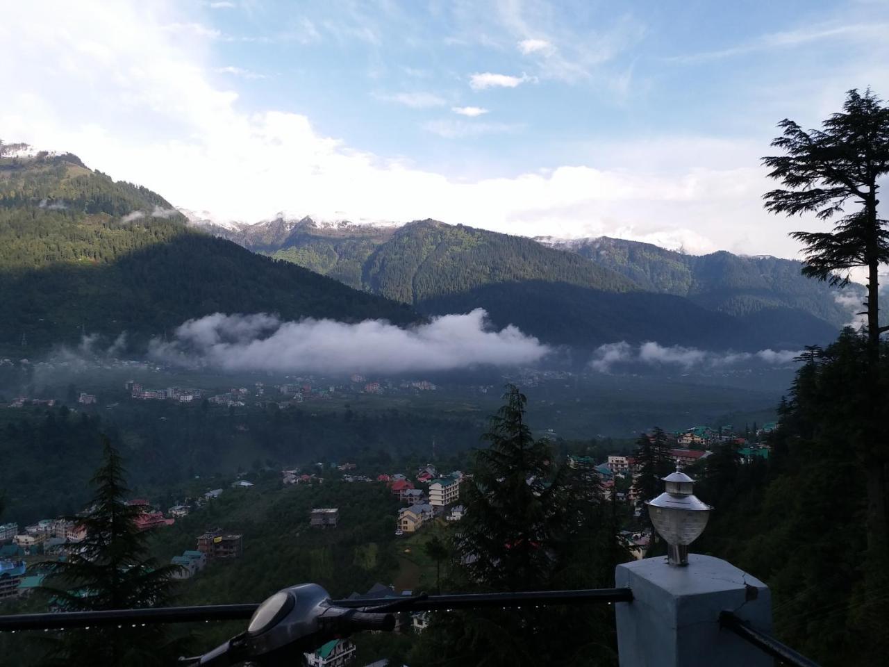 Hotel Seven Hills Manali Bagian luar foto