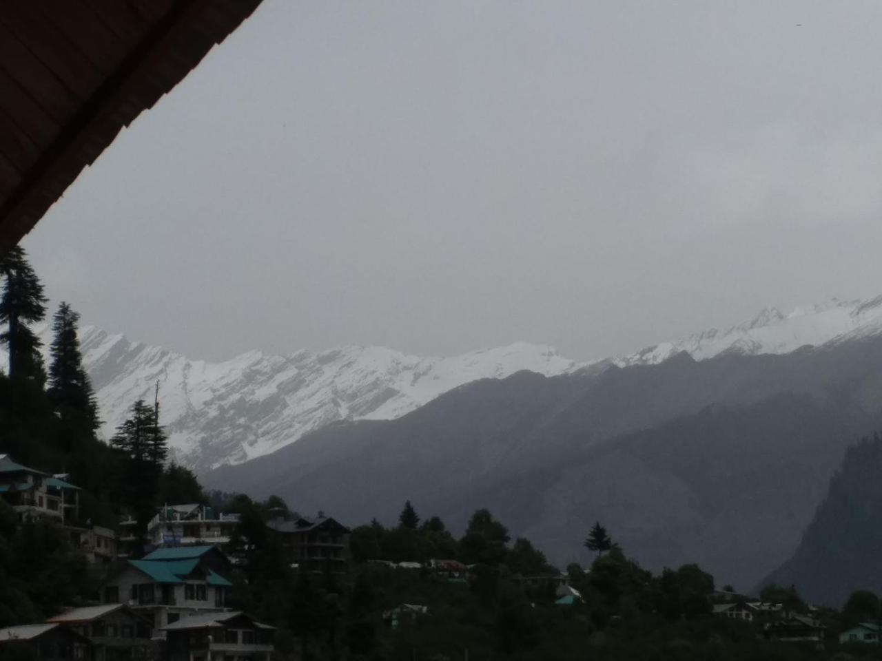 Hotel Seven Hills Manali Bagian luar foto
