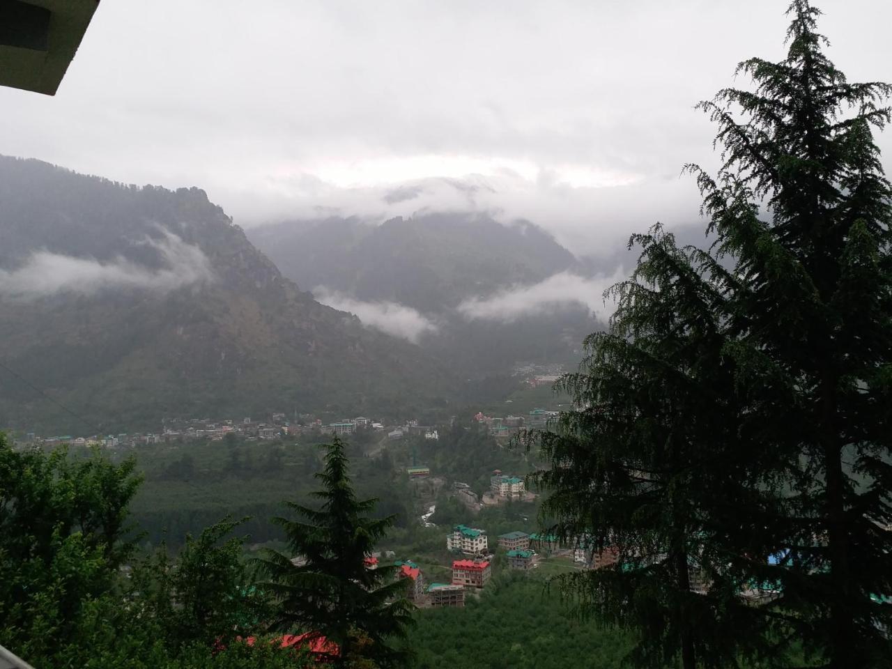 Hotel Seven Hills Manali Bagian luar foto