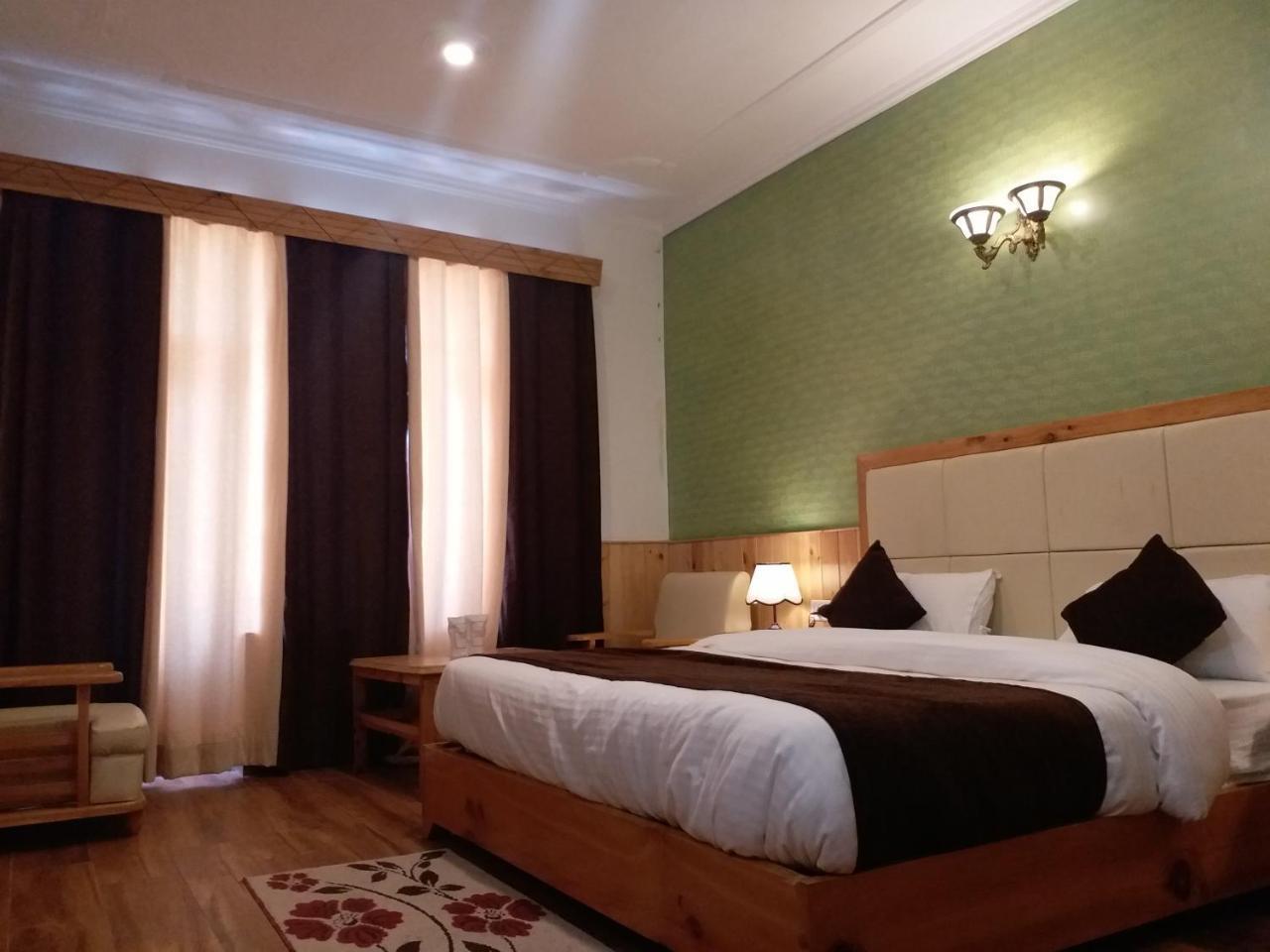 Hotel Seven Hills Manali Bagian luar foto