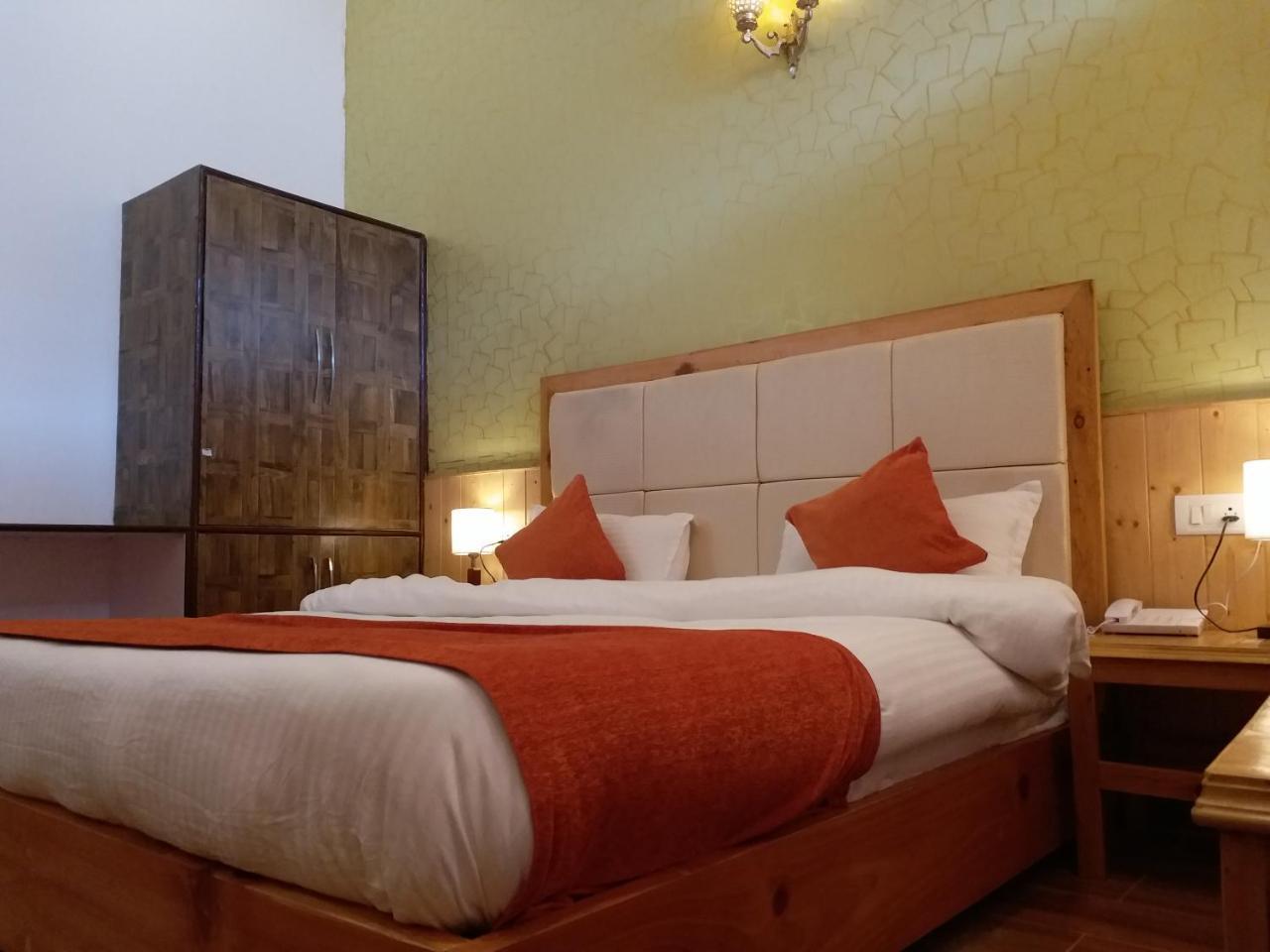 Hotel Seven Hills Manali Bagian luar foto
