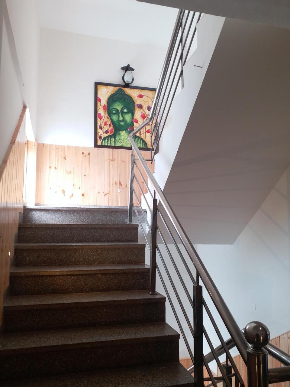Hotel Seven Hills Manali Bagian luar foto